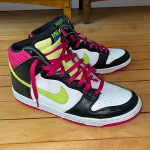 Nike Dunk High fireberry